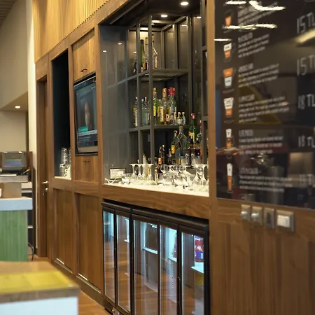 酒店 - 锡尔凯吉希尔顿逸林酒店
