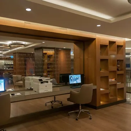 - 锡尔凯吉希尔顿逸林酒店 4* 伊斯坦布尔