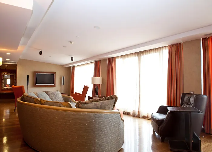 호텔 더블트리 바이 힐튼 - 시르케지 4*