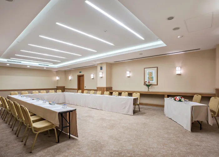 호텔 더블트리 바이 힐튼 - 시르케지 4*