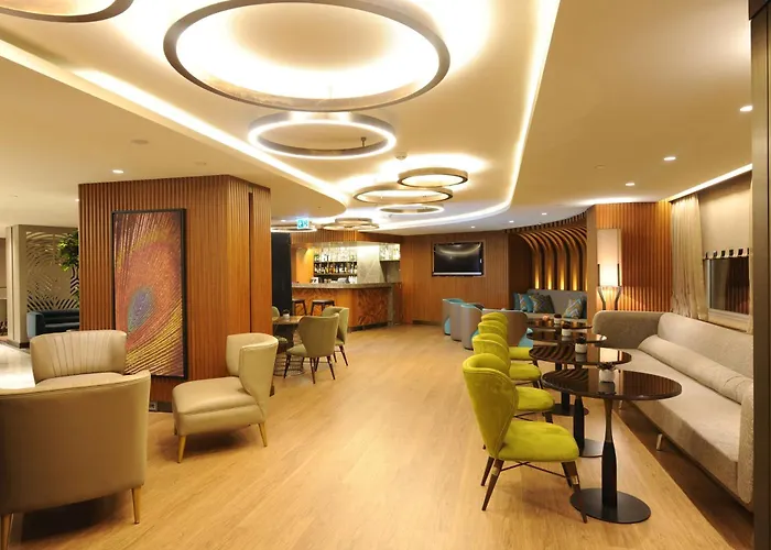 더블트리 바이 힐튼 - 시르케지 호텔