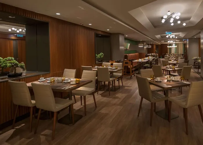 더블트리 바이 힐튼 - 시르케지