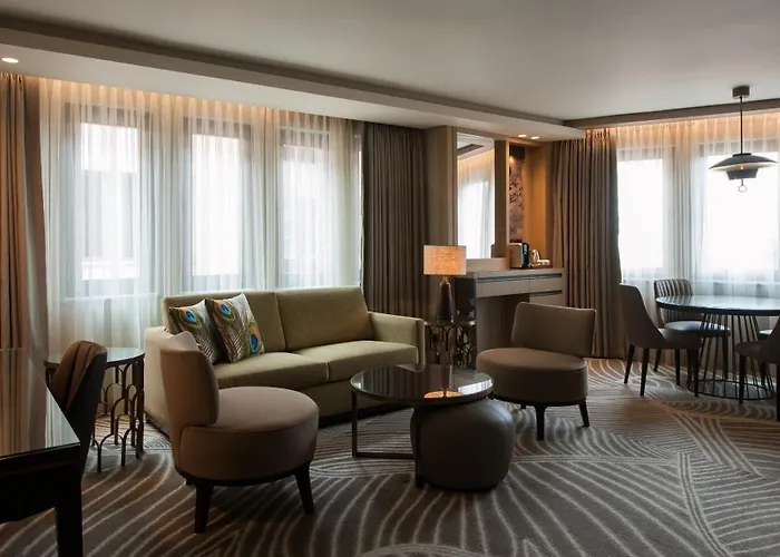 더블트리 바이 힐튼 - 시르케지 4*