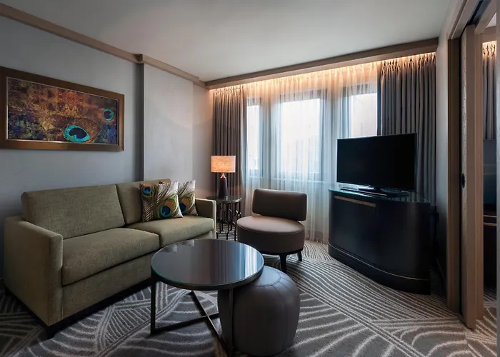 더블트리 바이 힐튼 - 시르케지